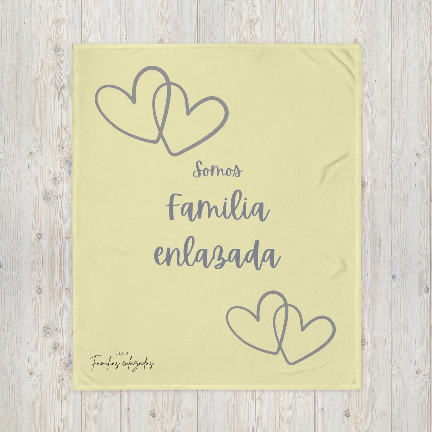 Manta amarilla corazones Somos familia enlazada